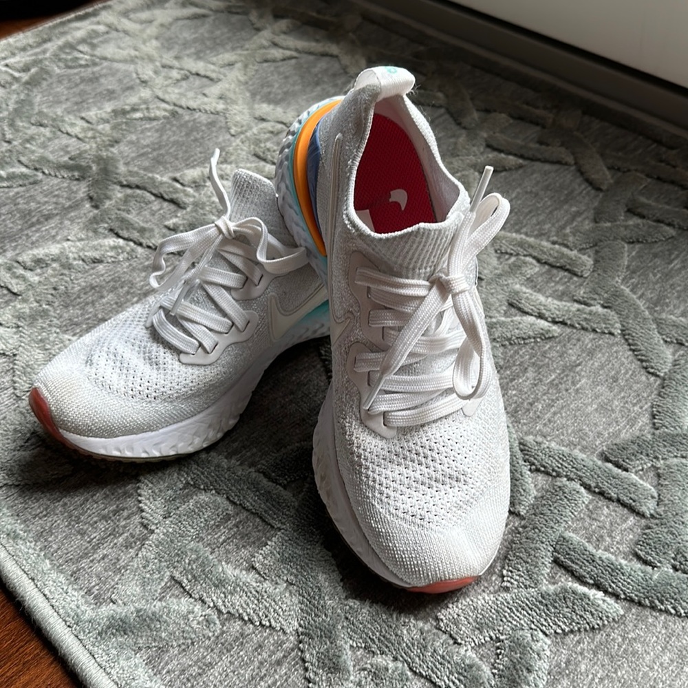 Nike womens Epic running shoe